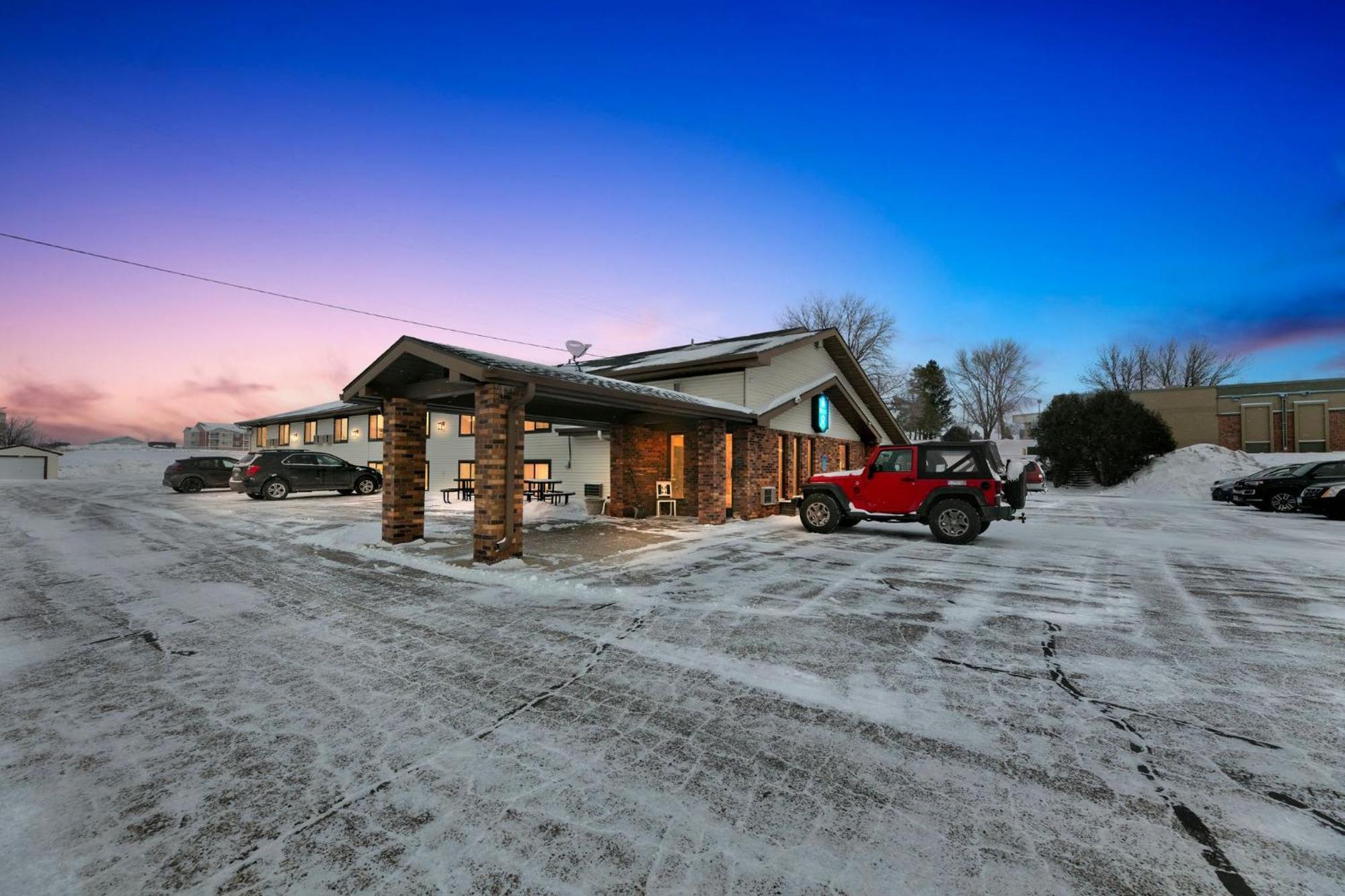 Hotel 8 Fergus Falls Exterior foto